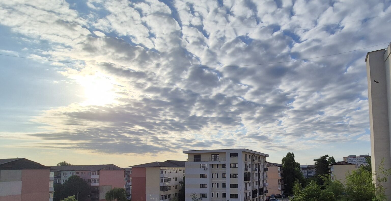 Prognoza meteo pentru astăzi, 2 mai: Dimineață de primăvară cu iz de vară, după-amiază apare instabilitatea atmosferică accentuată 