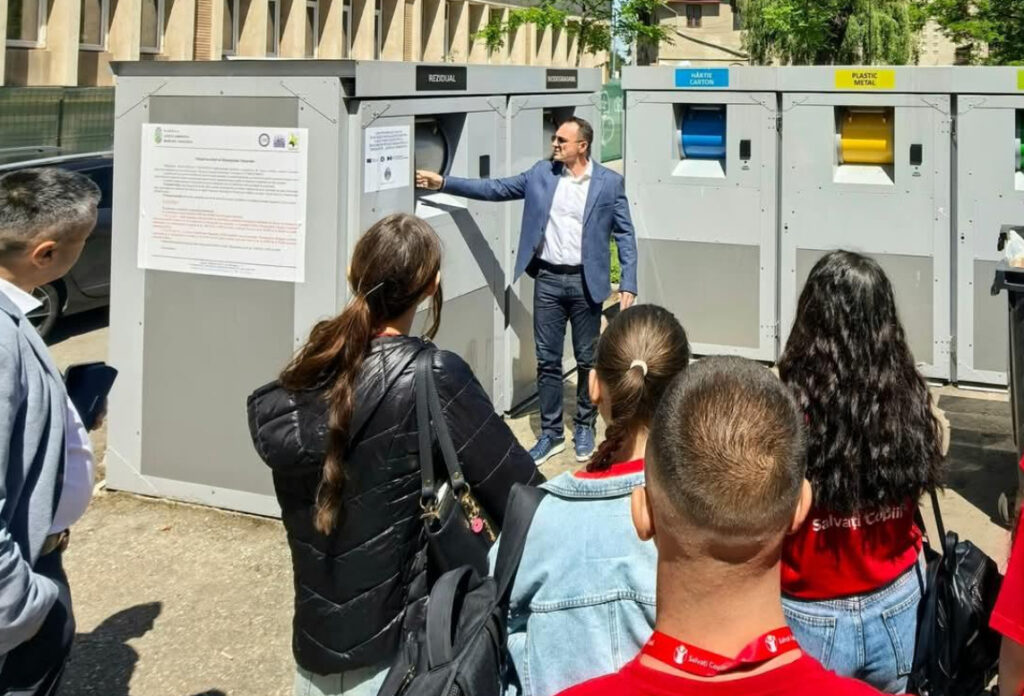 Tinerii din Târgoviște, invitați la masa deciziilor: Primăria ascultă vocea noii generații