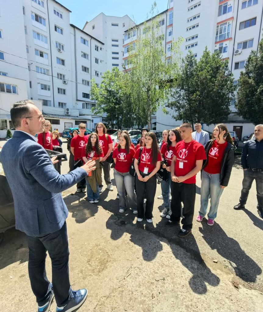 Tinerii din Târgoviște, invitați la masa deciziilor: Primăria ascultă vocea noii generații