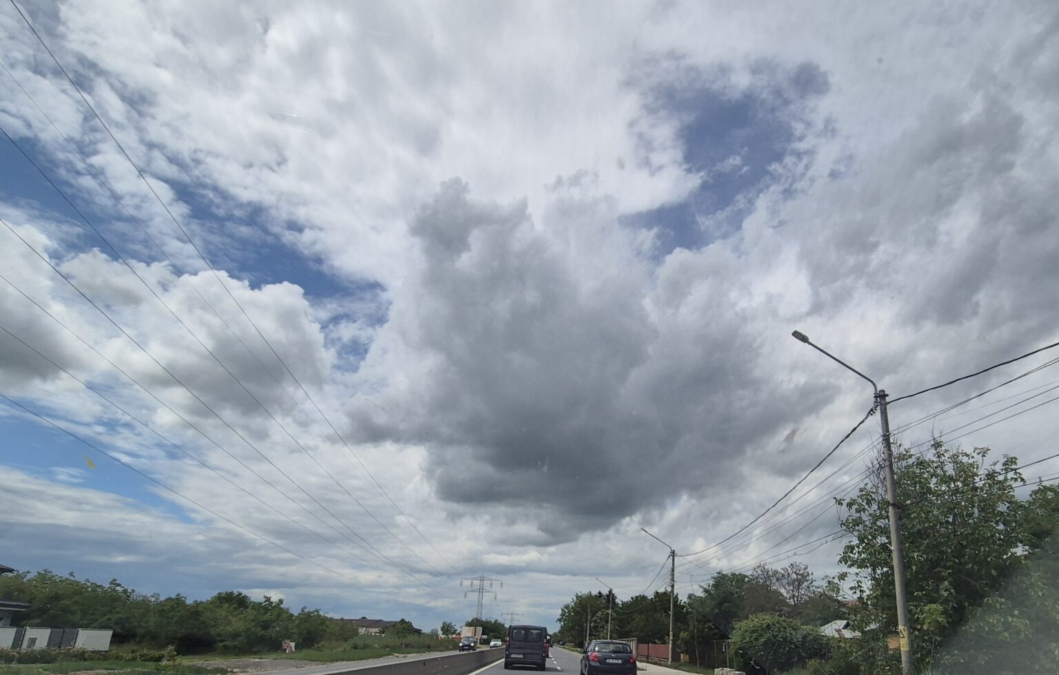 Vreme extrem de instabilă pe 29 mai: Averse torențiale, grindină și vijelii  Vreme extrem de instabilă pe 29 mai: Averse torențiale, grindină și vijelii
