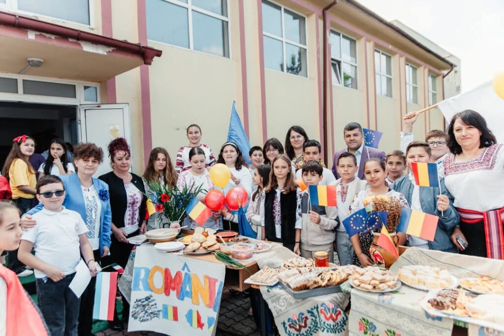 Ziua Europei sărbătorită cu gust și creativitate la Titu: Elevii Școlii „Pictor Nicolae Grigorescu” au transformat unitatea în savoare europeană Ziua Europei sărbătorită cu gust și creativitate la Titu: Elevii Școlii „Pictor Nicolae Grigorescu” au transformat unitatea în savoare europeană