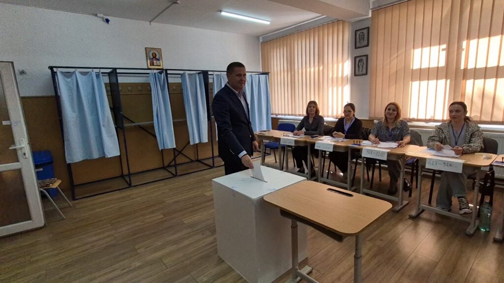 Președintele CJ Dâmbovița, Corneliu Ștefan: Votul meu este pentru un județ Dâmbovița în continuă dezvoltare și stabilitate. VIDEO Președintele CJ Dâmbovița, Corneliu Ștefan: Votul meu este pentru un județ Dâmbovița în continuă dezvoltare și stabilitate. VIDEO