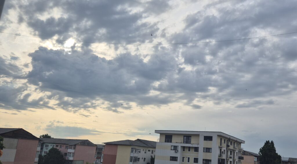 Județul Dâmbovița, sub asediul instabilitățile atmosferice: Frig, ploi abundente și vânt puternic din 16 mai 