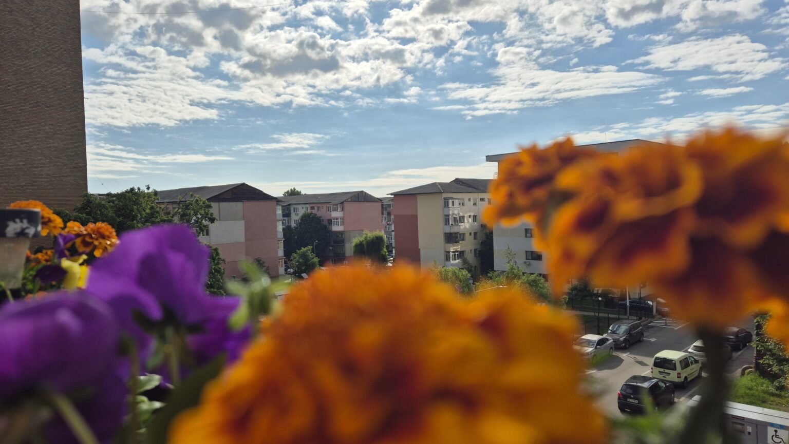 Vremea se îmbunătățește la început de vară, dar instabilitatea atmosferică persistă pe alocuri