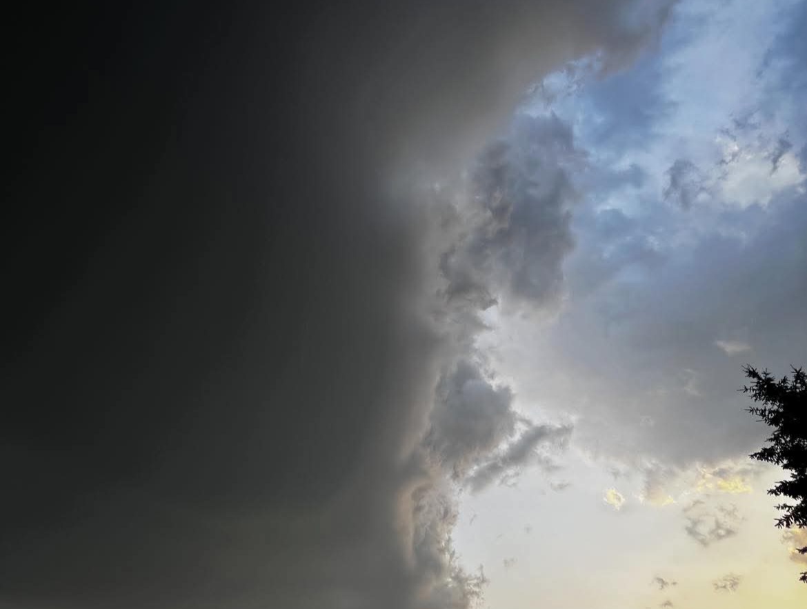 ALERTĂ METEO: Vremea se schimbă radical după ora pranzului, furtuni puternice, vijelii și grindină