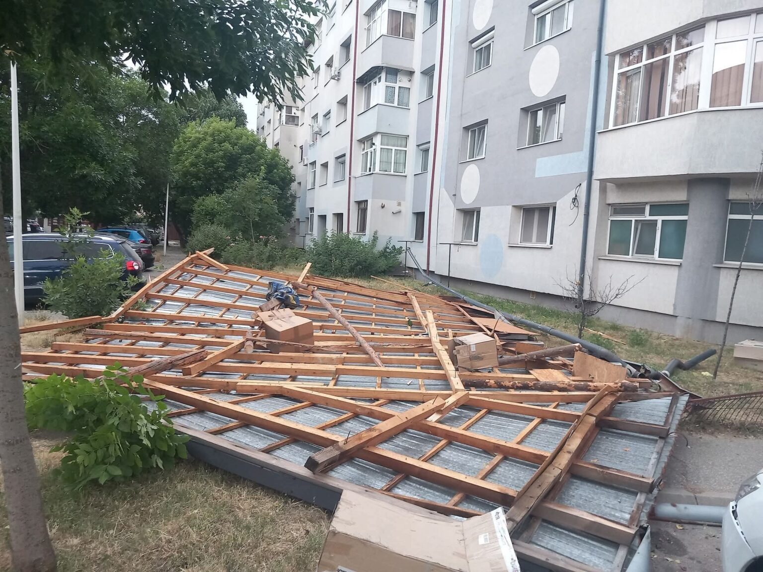 AVERTIZARE METEO: Furtuni și averse în cursul zilei de sâmbătă