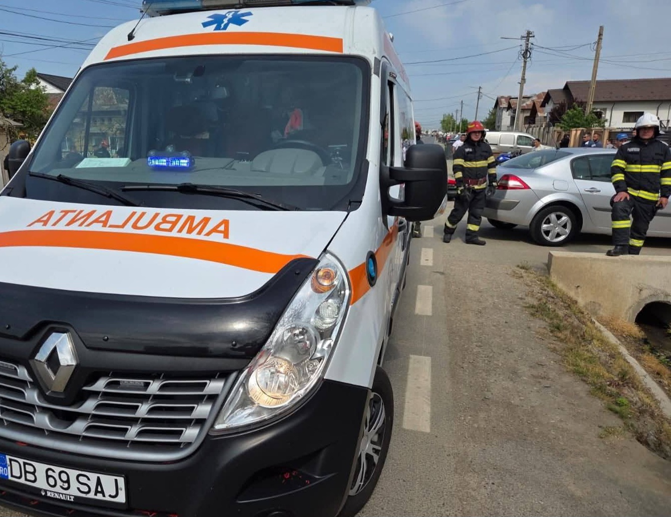 Accident rutier în Găești: Motociclist rănit după coliziunea cu un autoturism