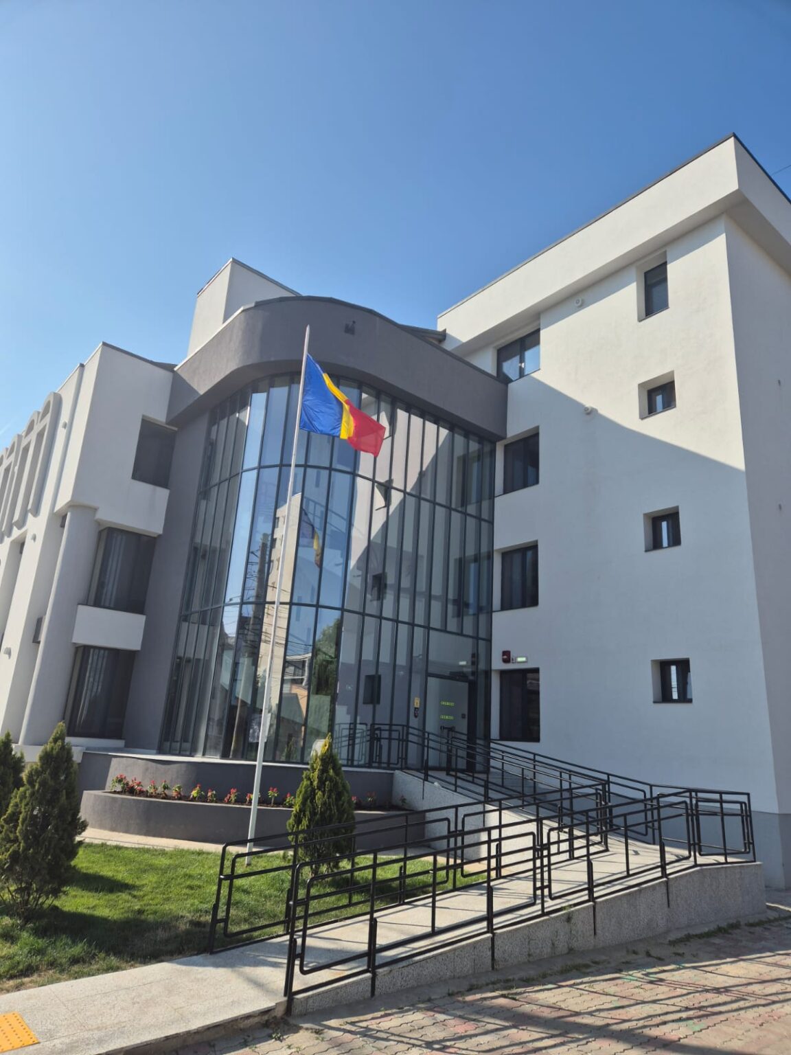 ATENȚIE DÂMBOVIȚENI: De mâine,  24 iunie, Casa Casa de Pensii Dâmbovița își redeschide porțile în sediul renovat de pe strada Tudor Vladimirescu