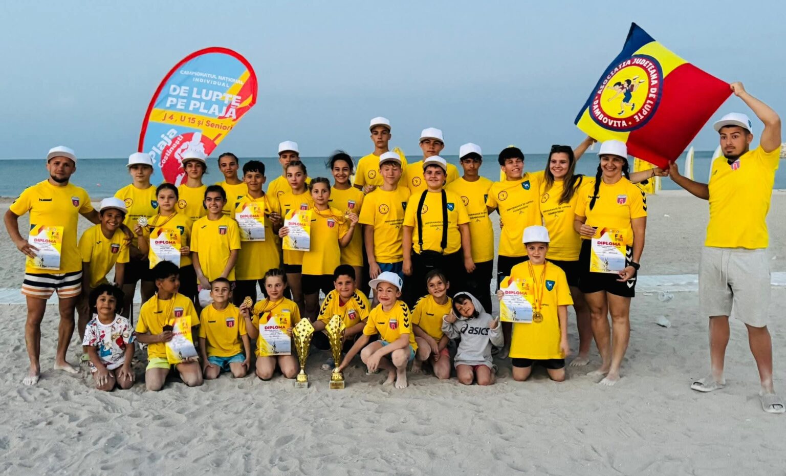 Succes deosebit pentru Clubul Sportiv Școlar Târgoviște la Festivalul Micul Luptător de Lupte pe Plajă din Costinești Succes deosebit pentru Clubul Sportiv Școlar Târgoviște la Festivalul Micul Luptător de Lupte pe Plajă din Costinești