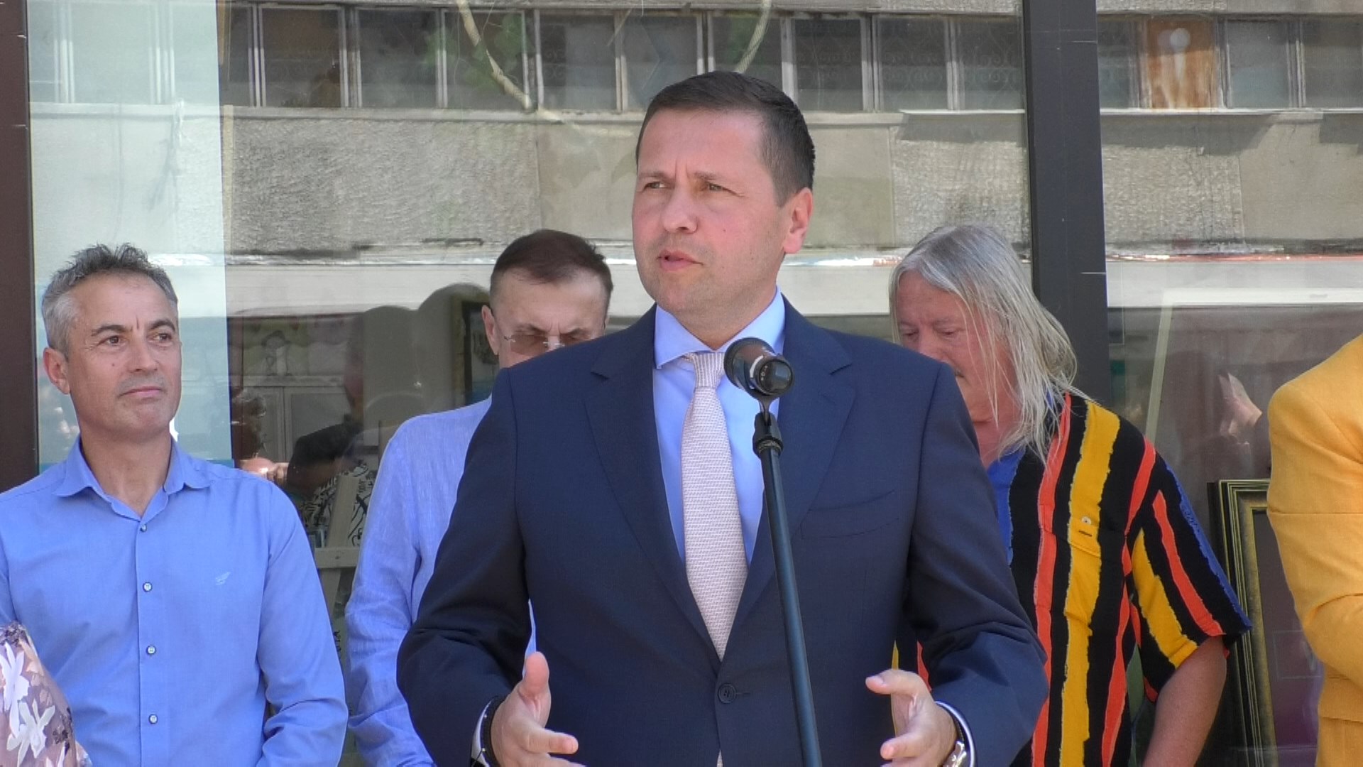 Artă fără vârstă, pasiune fără limite: Expoziție de excepție la Galeria Framing Art, în cadrul Zilelor Județului Dâmbovița. VIDEO