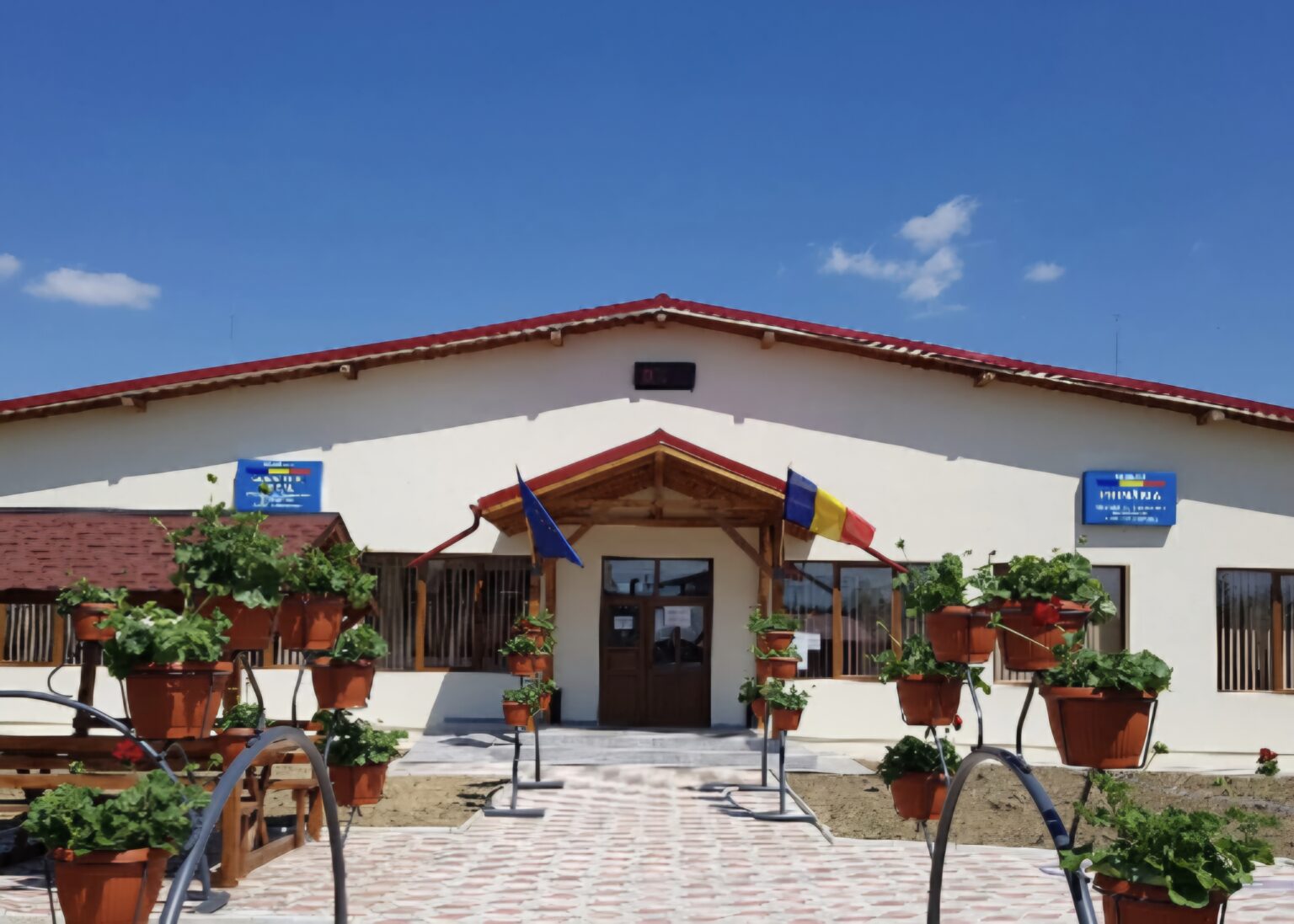 Intervenție pentru siguranța rețelei electrice în comuna I.L. Caragiale Intervenție pentru siguranța rețelei electrice în comuna I.L. Caragiale