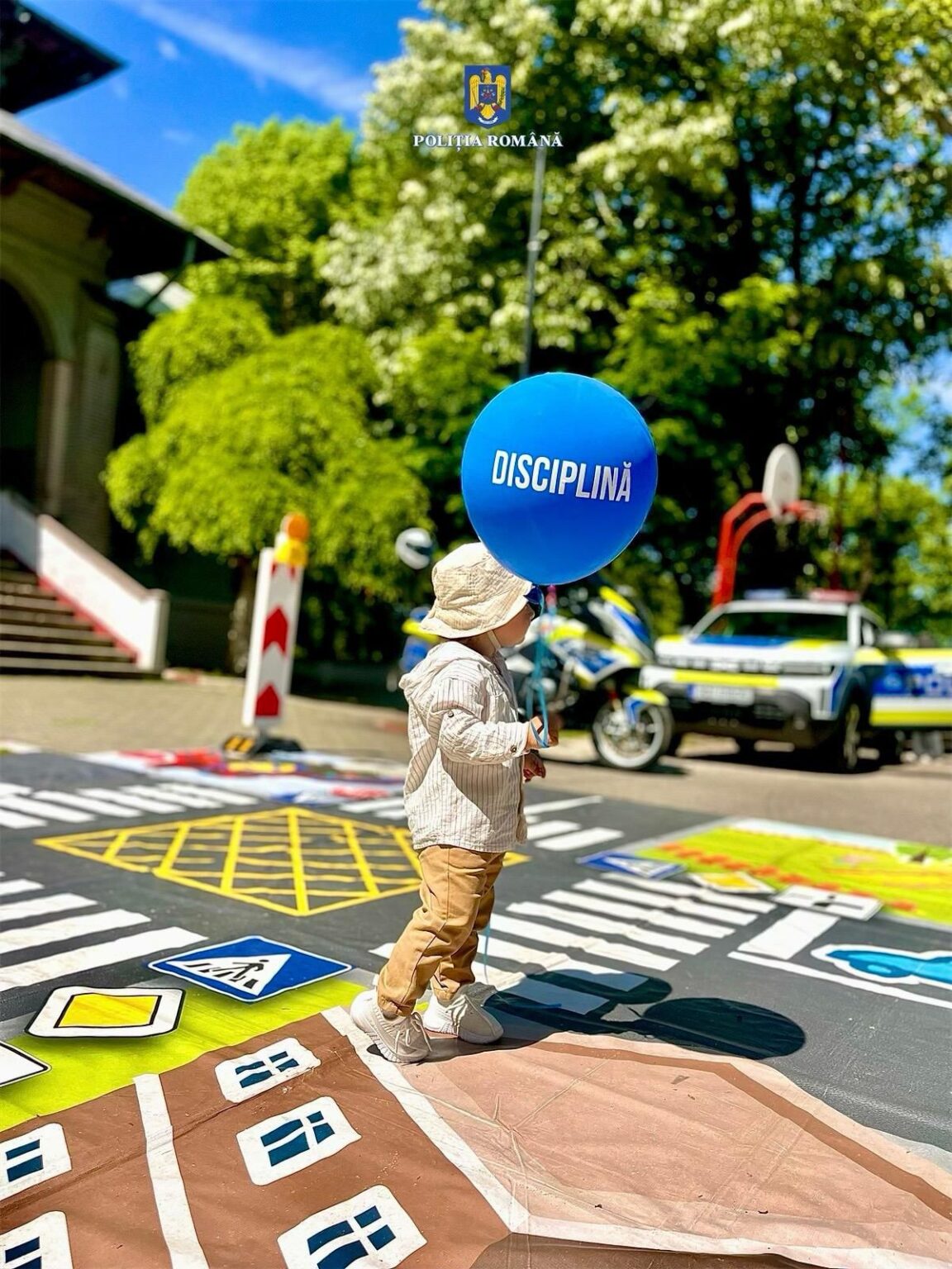 Polițiștii au sărbătorit Ziua Internațională a Copilului alături de cei mici, în Parcul Central din Găești Polițiștii au sărbătorit Ziua Internațională a Copilului alături de cei mici, în Parcul Central din Găești