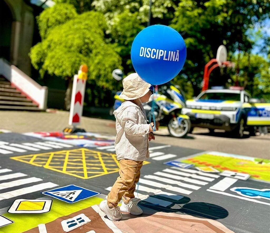 Polițiștii au sărbătorit Ziua Internațională a Copilului alături de cei mici, în Parcul Central din Găești