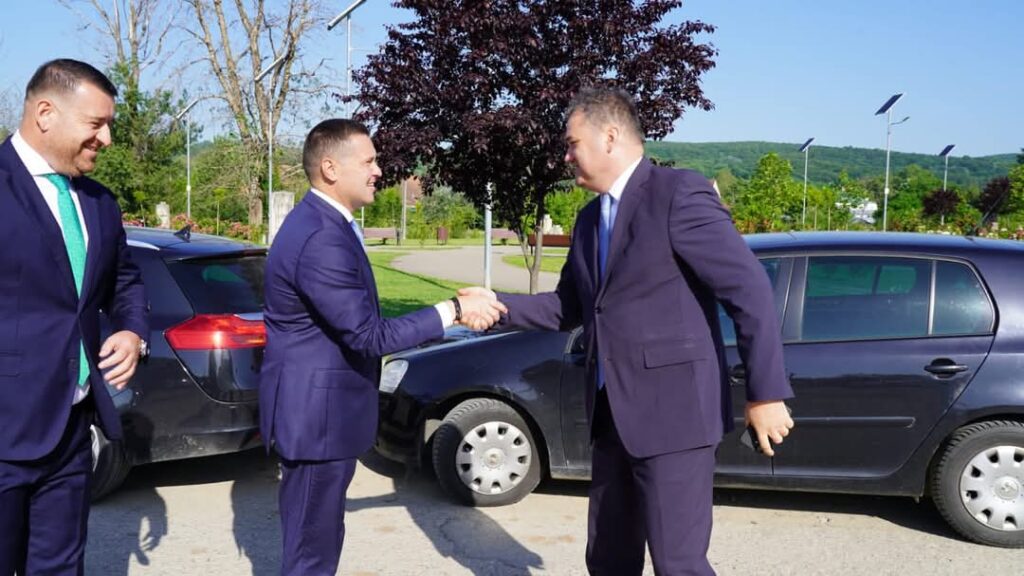 Președintele CJ Dâmbovița Corneliu Ștefan și ministrul Cseke Attila au inaugurat noua creșă din Moreni de Ziua Județului