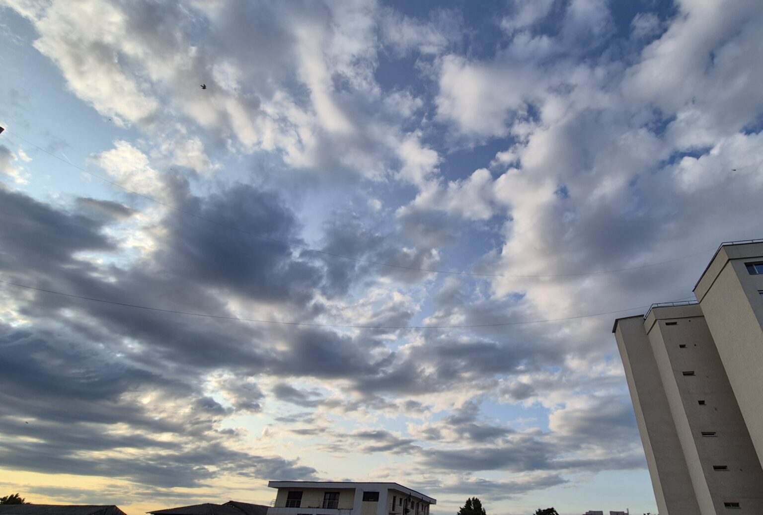 Prognoza meteo de 1 iunie: Soare, cer variabil și averse locale slabe Prognoza meteo de 1 iunie: Soare, cer variabil și averse locale slabe