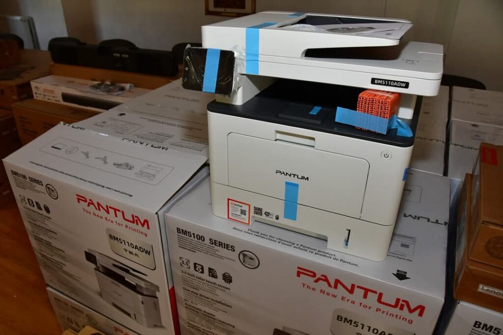 Răcari investește în viitor: Peste 1,1 milioane lei pentru dotarea școlilor cu echipamente moderne și mobilier nou