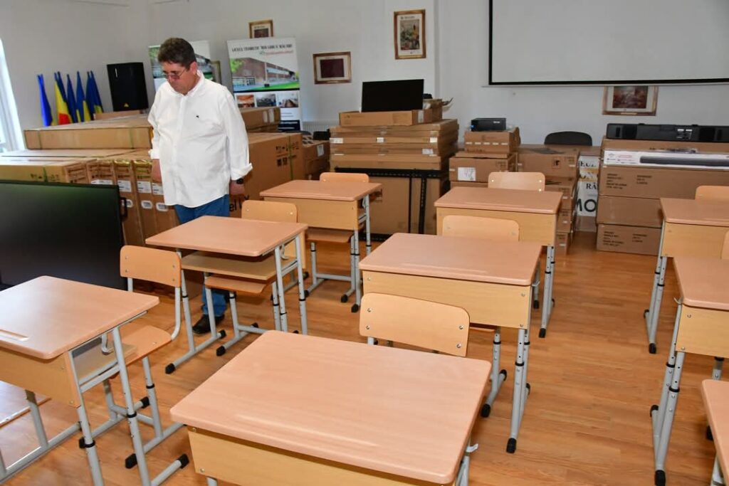 Răcari investește în viitor: Peste 1,1 milioane lei pentru dotarea școlilor cu echipamente moderne și mobilier nou