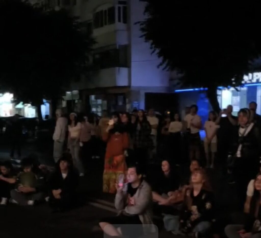 Spectacolul „RADAR” a impresionat publicul Festivalului BABEL în Piața Mihai Viteazul