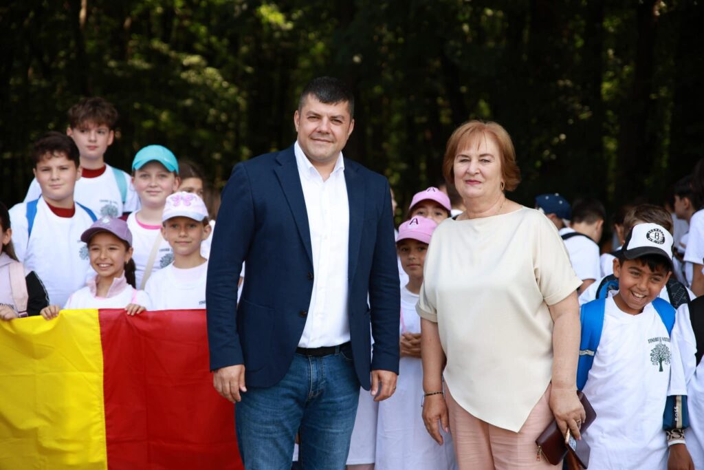 Startul Concursului Regional de Orientare Turistică „Tinerii și Natura” dat în pădurea Nucet