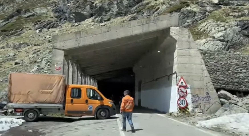 Transfăgărășanul s-a deschis oficial! Traficul este permis cu aproape o lună mai devreme decât în anii trecuți