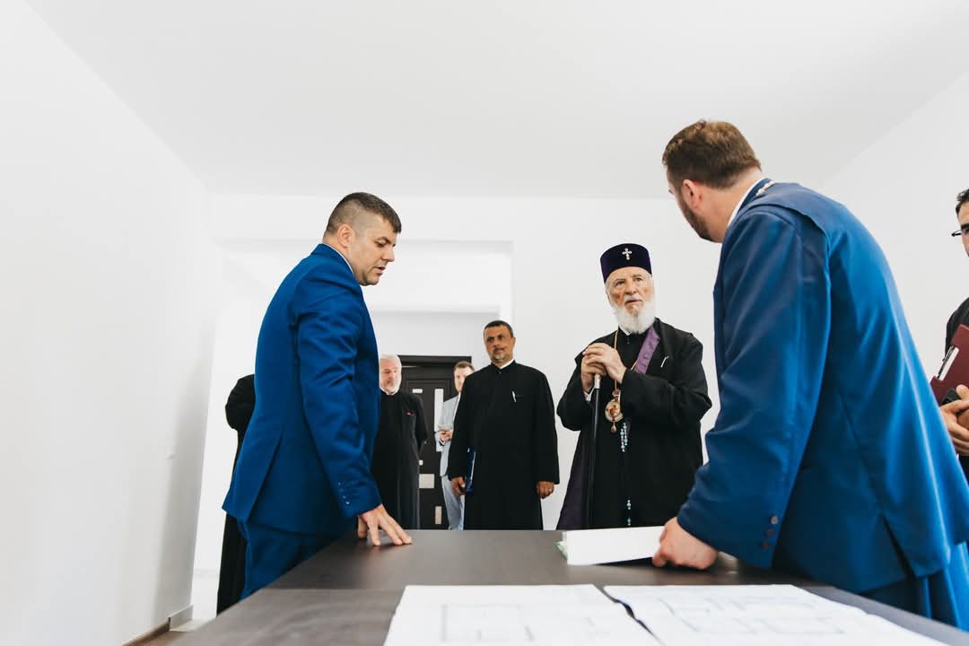 Vizită cu binecuvântare în Titu: Înaltpreasfințitul Părinte Mitropolit Nifon, oaspete în parohia locală