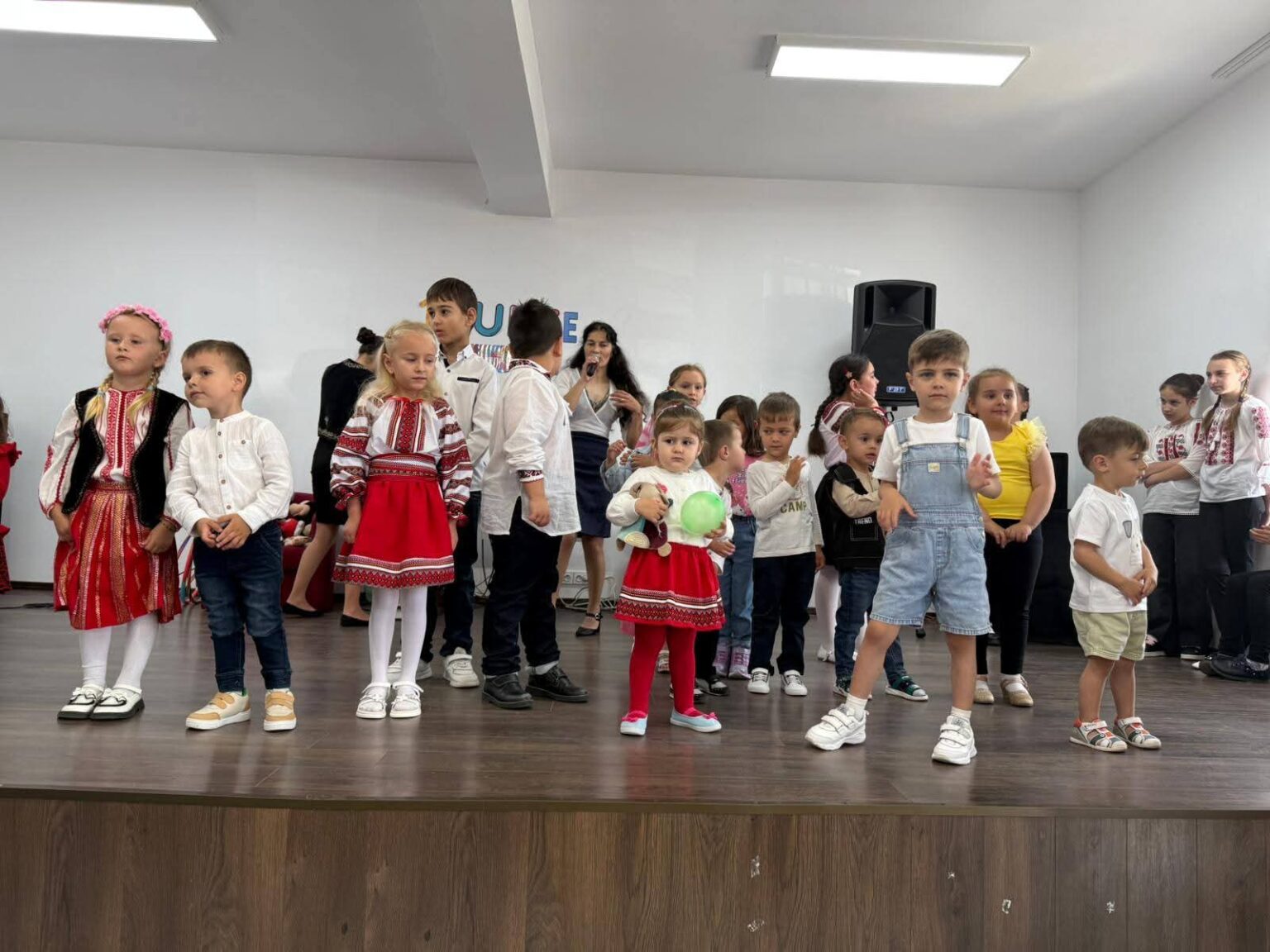 Zâmbete și surprize de 1 Iunie la Mănești, alături de primarul Constantin Alexandru Zâmbete și surprize de 1 Iunie la Mănești, alături de primarul Constantin Alexandru