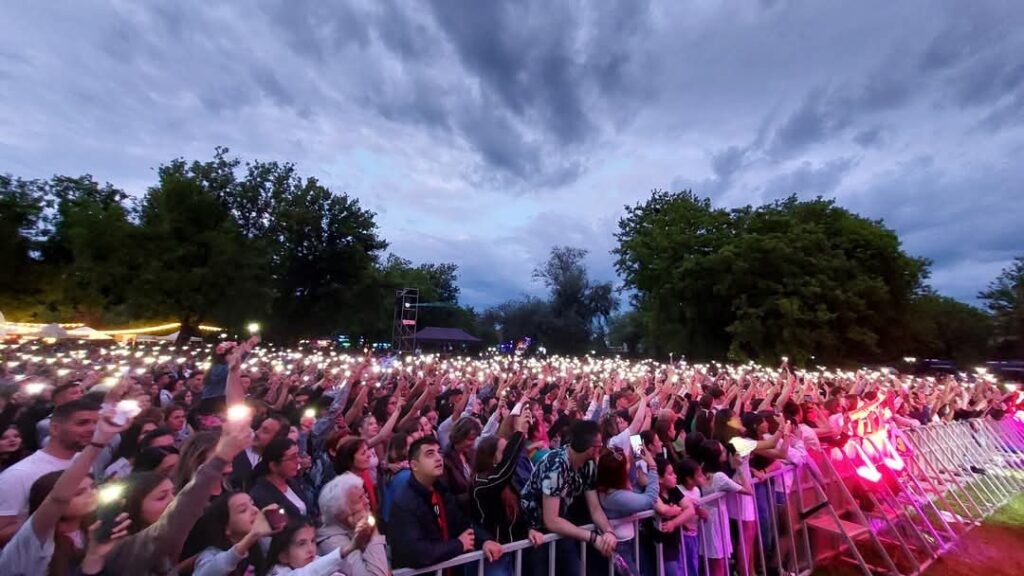 Zilele Județului Dâmbovița, seară magică în Parcul Chindia cu Damian Drăghici & Brothers, Rareș și The Urs