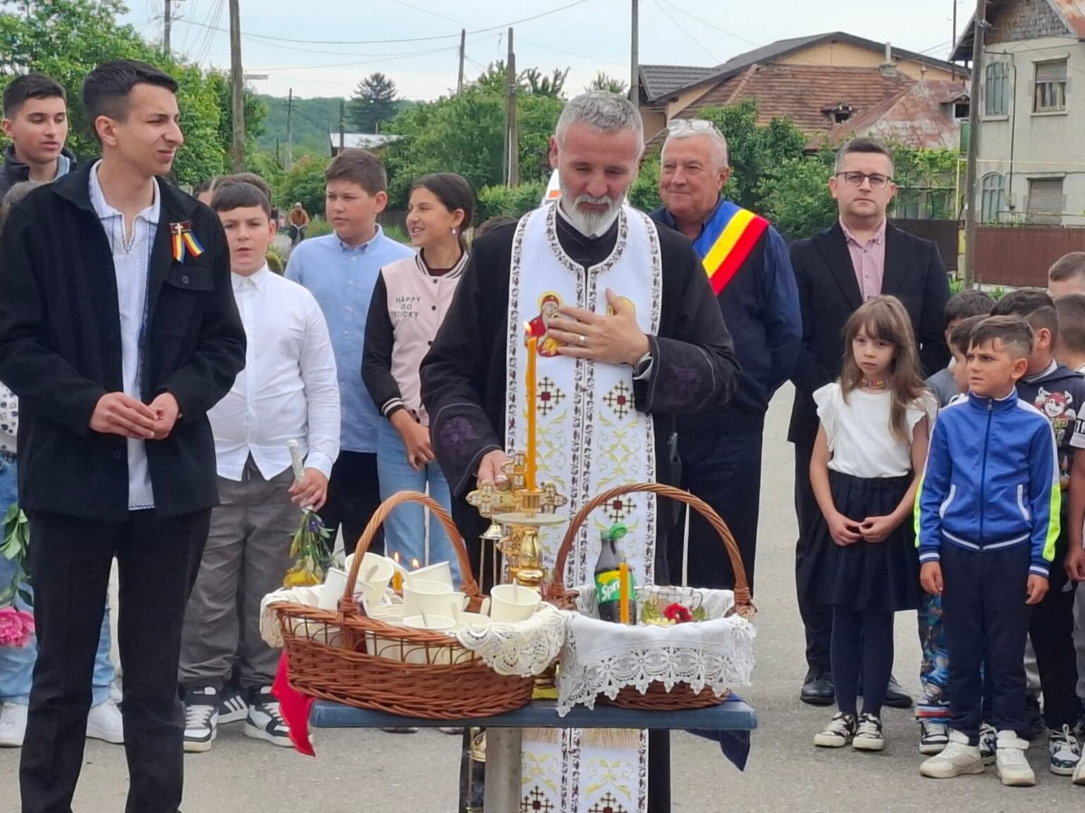 Ziua Înălțării Domnului și Ziua Eroilor – Momente de recunoștință și comemorare în comunitatea I.L. Caragiale