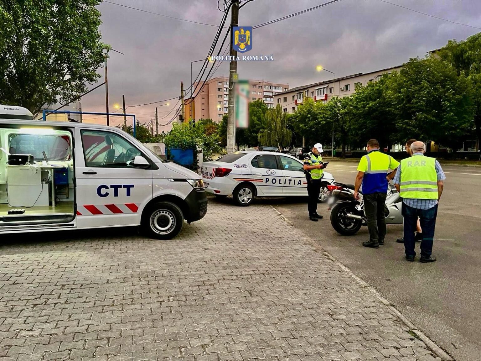 Acțiune a polițiștilor rutieri și RAR în Târgoviște: Sancțiuni, permise reținute și dosare penale Acțiune a polițiștilor rutieri și RAR în Târgoviște: Sancțiuni, permise reținute și dosare penale