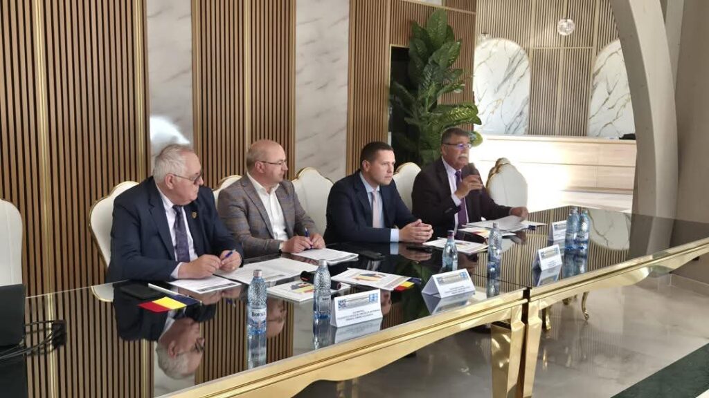 Conf.univ.dr. Claudia Gilia și președintele CJ Dâmbovița, Corneliu Ștefan, prezenți la Adunarea Generală a Asociației Comunelor din România – Filiala Dâmbovița