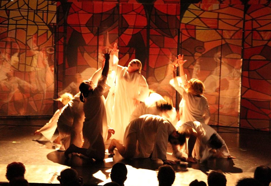 BABEL 2025 continuă spectaculos: Astăzi, 9 iunie, o zi plină de teatru, emoție și magie în Târgoviște