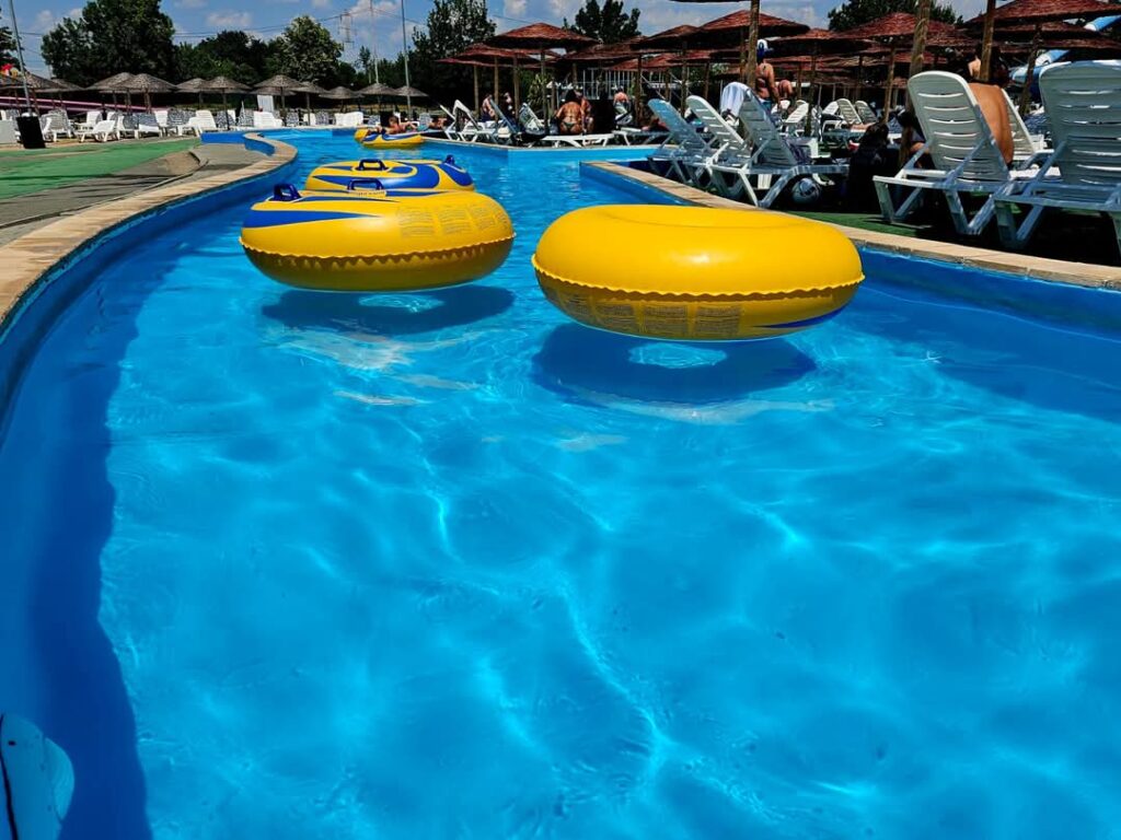 Ștrandul din cadrul Complexului Turistic de Natație Târgoviște devine, zi de zi, destinația favorită