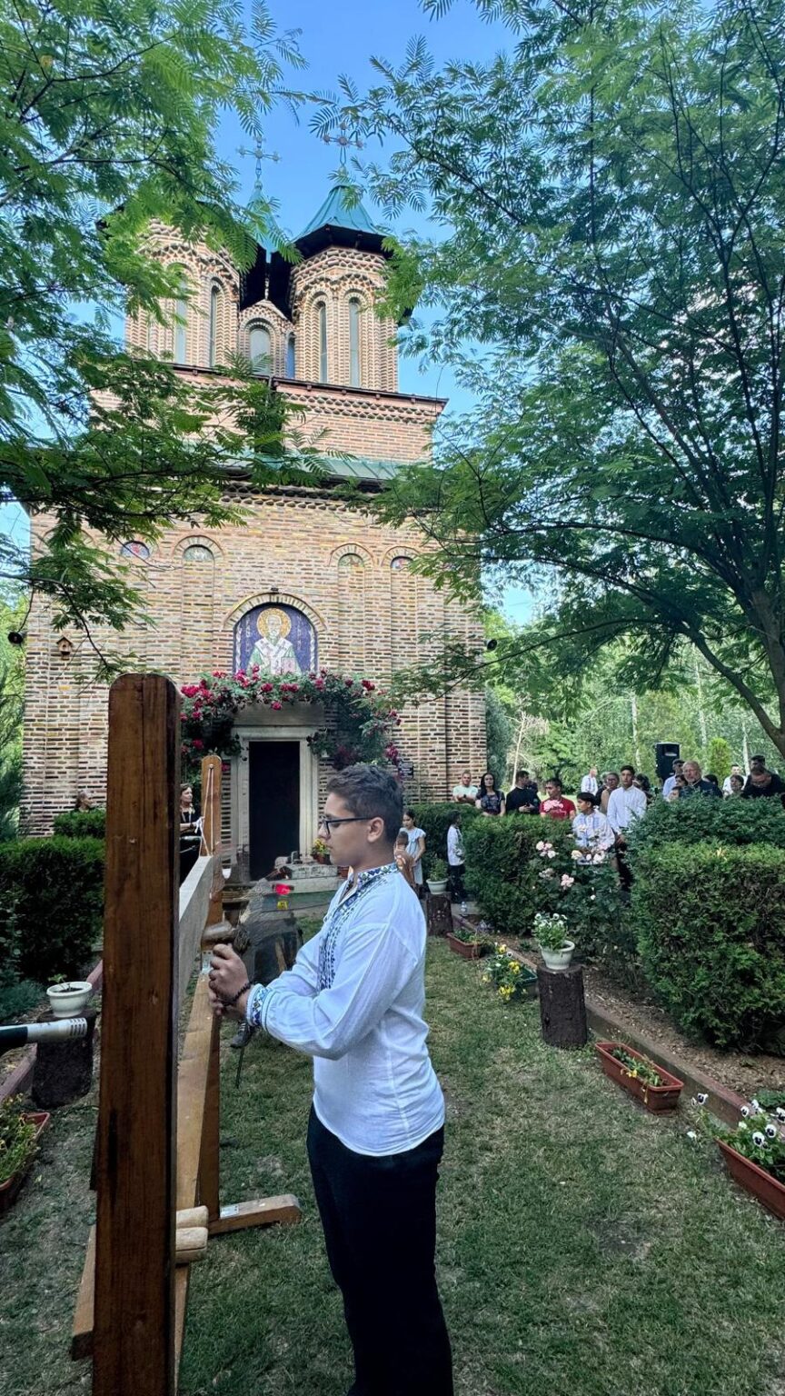 Tradiție și talent: 55 de copii au bătut toaca la Mănăstirea Cobia, într-un concurs cu suflet și sunet Tradiție și talent: 55 de copii au bătut toaca la Mănăstirea Cobia, într-un concurs cu suflet și sunet