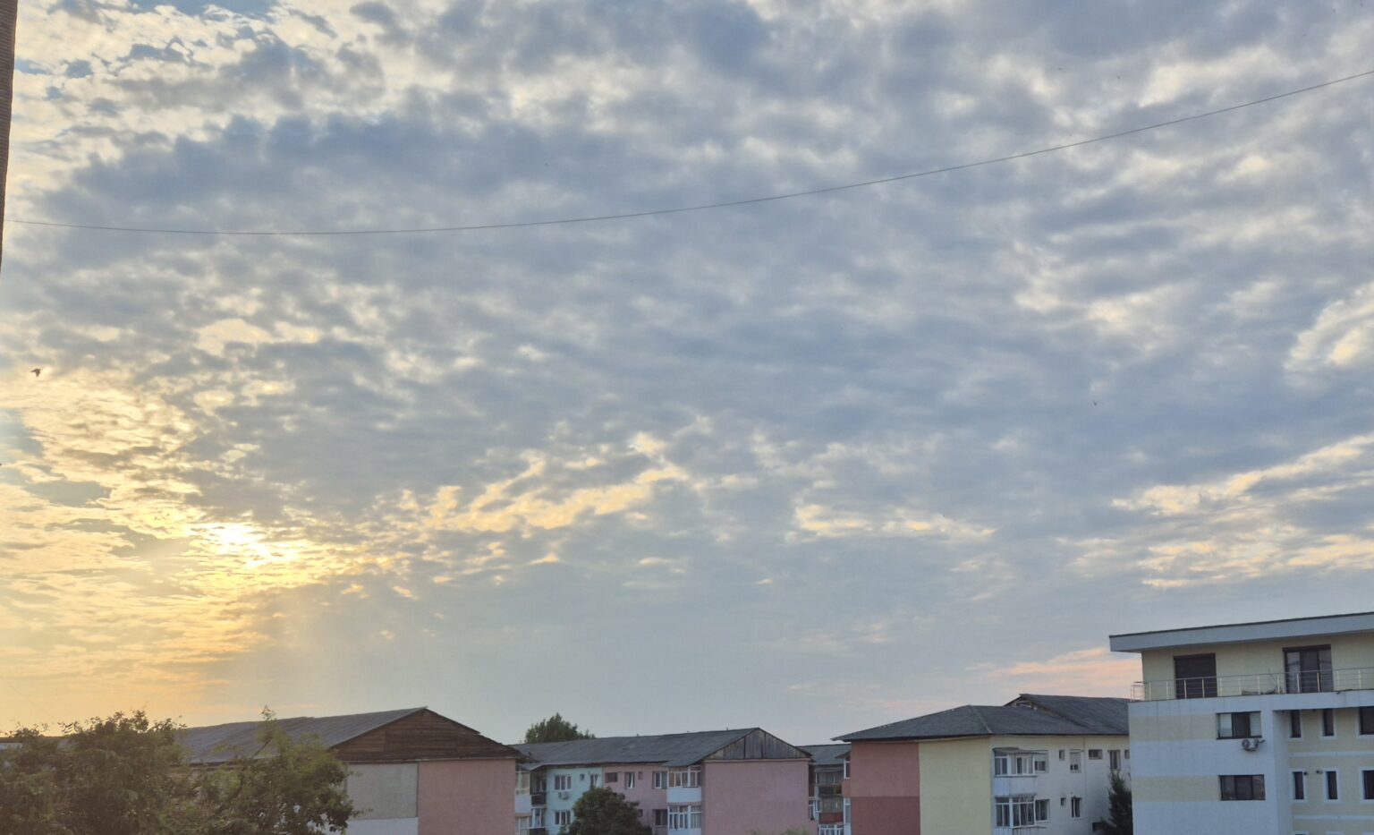 Prognoza meteo: O zi cu de toate în Dâmbovița, soare, căldură și furtuni Prognoza meteo: O zi cu de toate în Dâmbovița, soare, căldură și furtuni