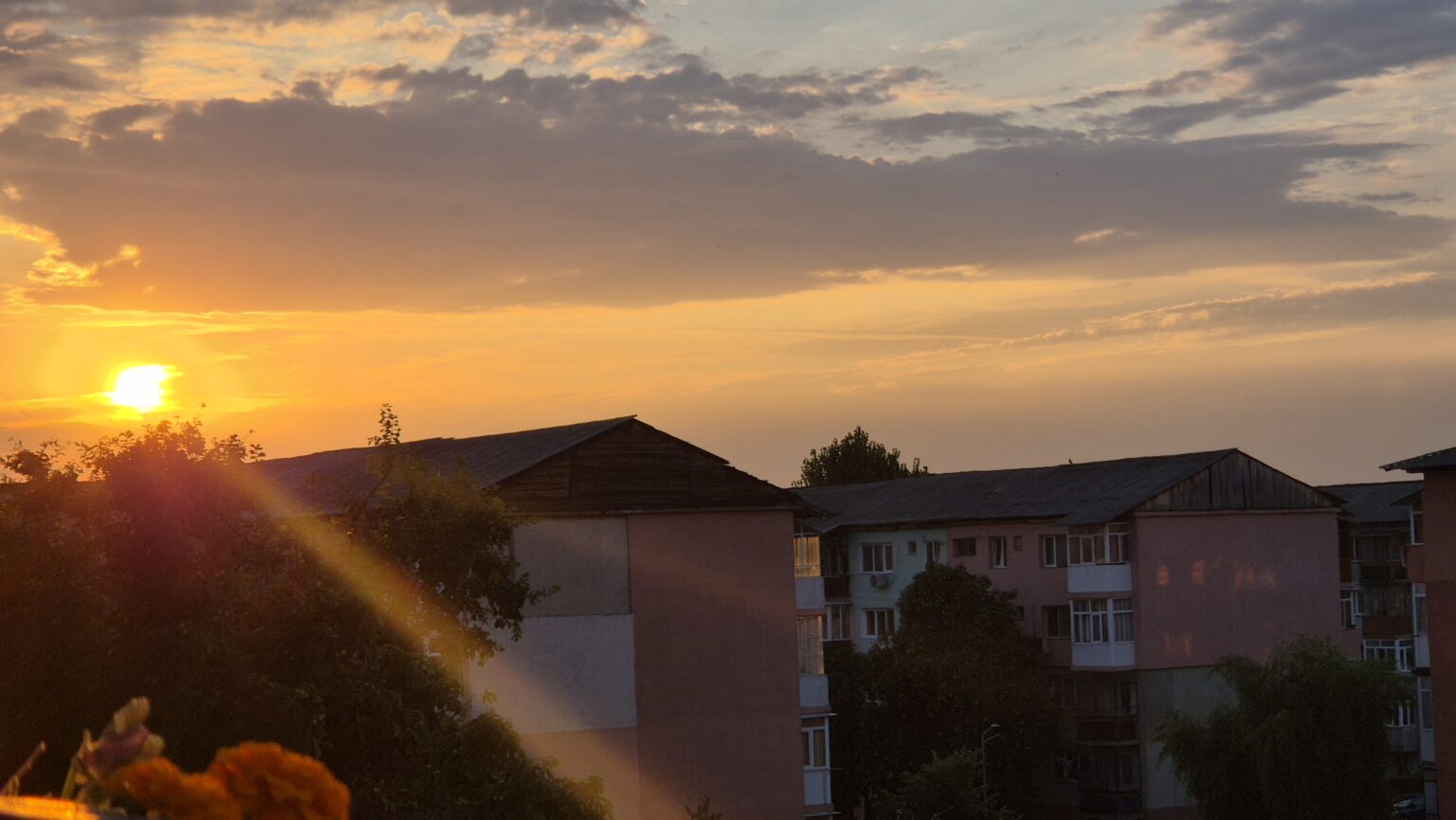 AVERTIZARE METEO – COD GALBEN de  CANICULĂ în județul Dâmbovița AVERTIZARE METEO – COD GALBEN de  CANICULĂ în județul Dâmbovița