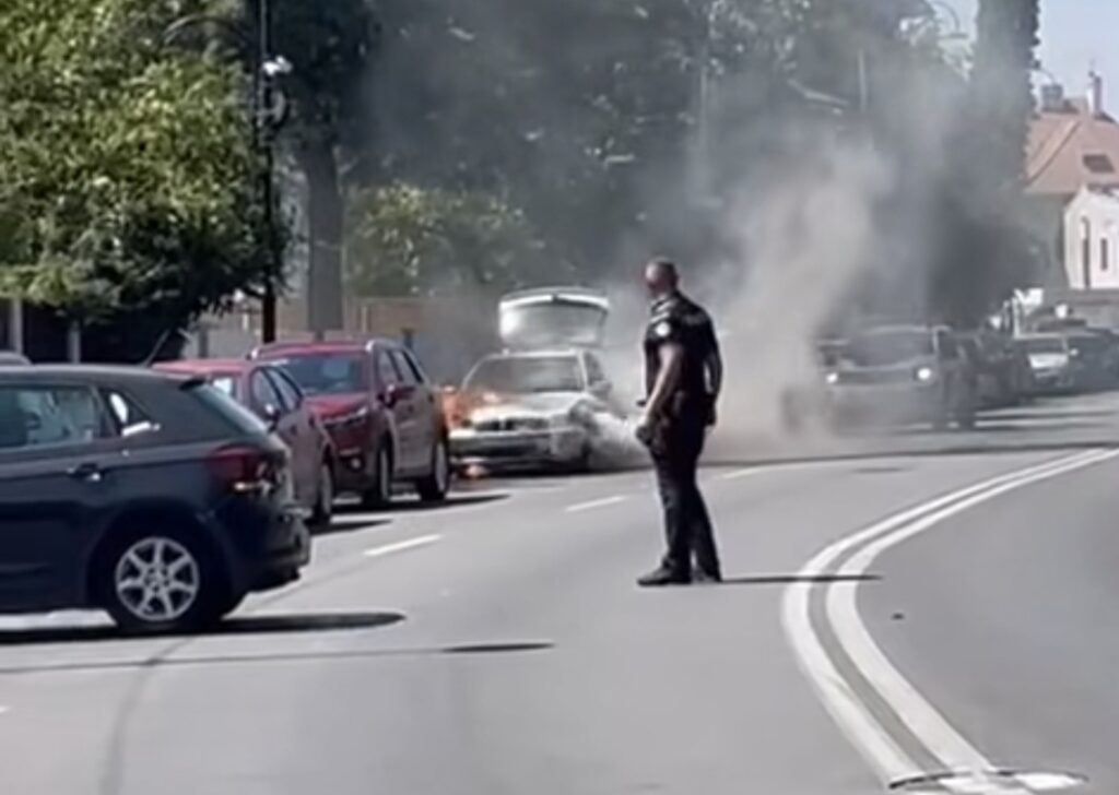 Incendiu la un autoturism în Târgoviște – intervenție promptă a pompierilor