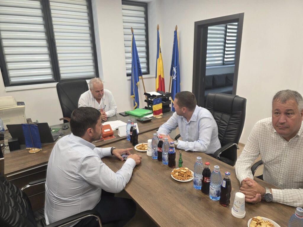 Președintele CJ Dâmbovița, Corneliu Ștefan, în vizită de lucru în comuna Mănești: Suntem în teren, acolo unde se construiește viitorul comunităților noastre Președintele CJ Dâmbovița, Corneliu Ștefan, în vizită de lucru în comuna Mănești: Suntem în teren, acolo unde se construiește viitorul comunităților noastre