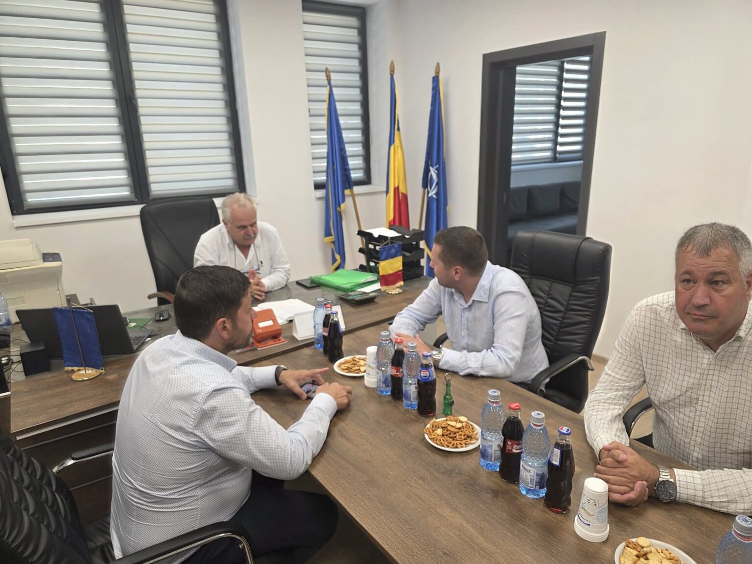 Președintele CJ Dâmbovița, Corneliu Ștefan, în vizită de lucru în comuna Mănești: Suntem în teren, acolo unde se construiește viitorul comunităților noastre Președintele CJ Dâmbovița, Corneliu Ștefan, în vizită de lucru în comuna Mănești: Suntem în teren, acolo unde se construiește viitorul comunităților noastre