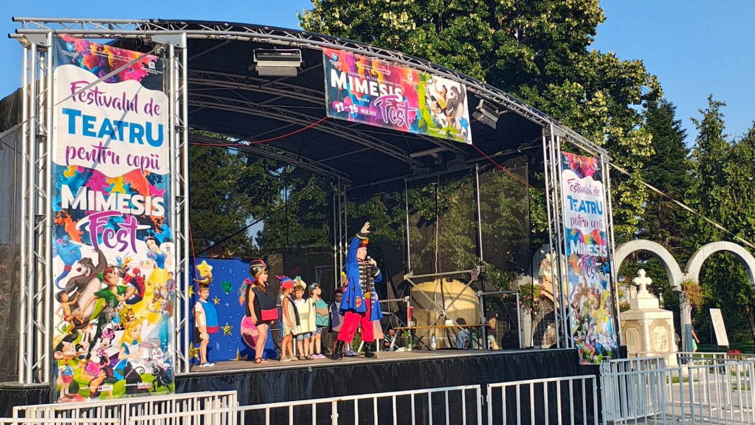 Start magic la Mimesis Fest 2025 – Festivalul de Teatru pentru Copii și-a deschis porțile în Piața Mihai Viteazul din Târgoviște. VIDEO 