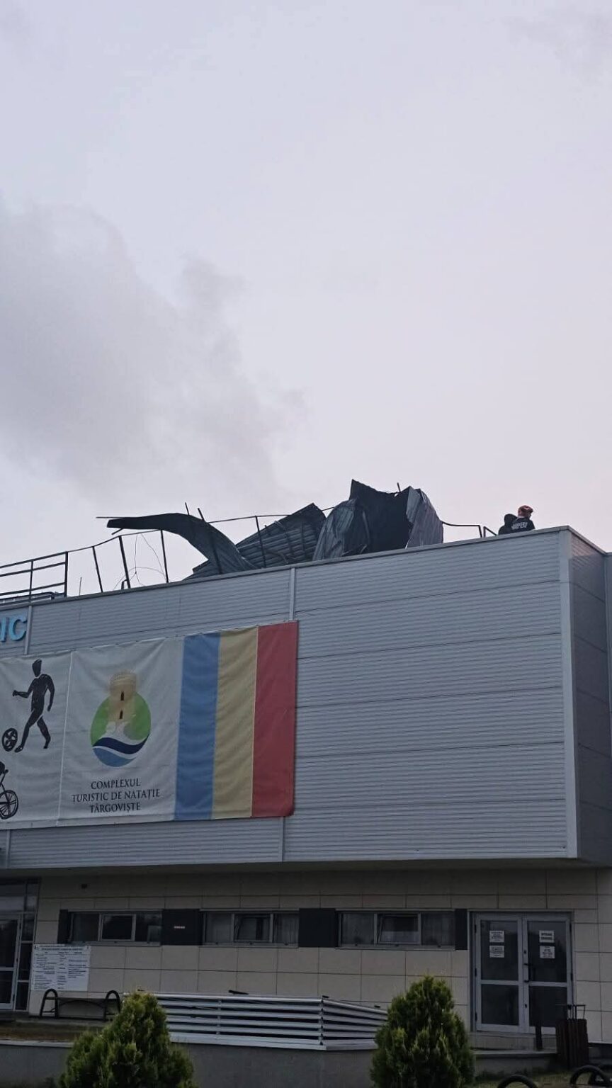 Furtuna de cod portocaliu a provocat pagube în Târgoviște: Activitatea la Complexul Turistic de Natație este suspendată temporar