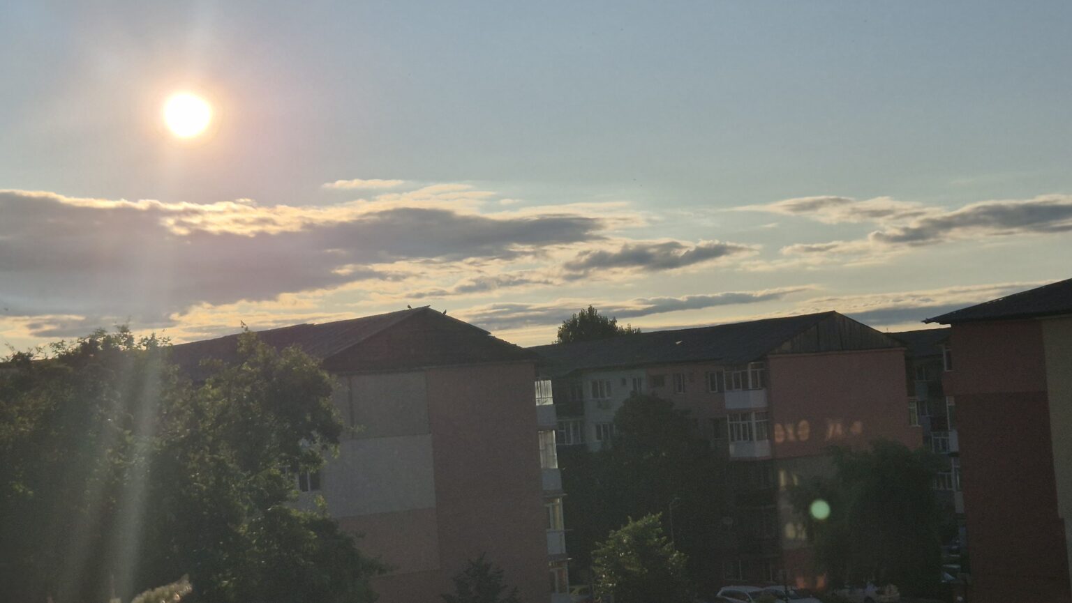 Prognoza meteo pentru astăzi, 10 iulie, în județul Dâmbovița, pot apărea furtuni puternice Prognoza meteo pentru astăzi, 10 iulie, în județul Dâmbovița, pot apărea furtuni puternice