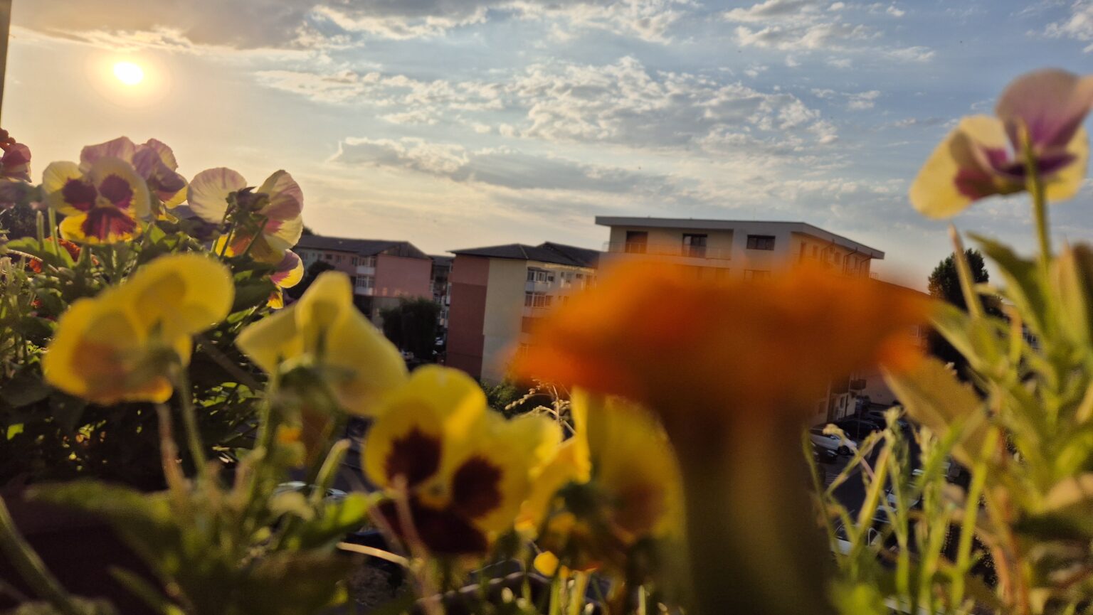 Sâmbătă, 5 iulie 2025, valul de căldură se menține însă mare atenție pot apărea furtuni violente 