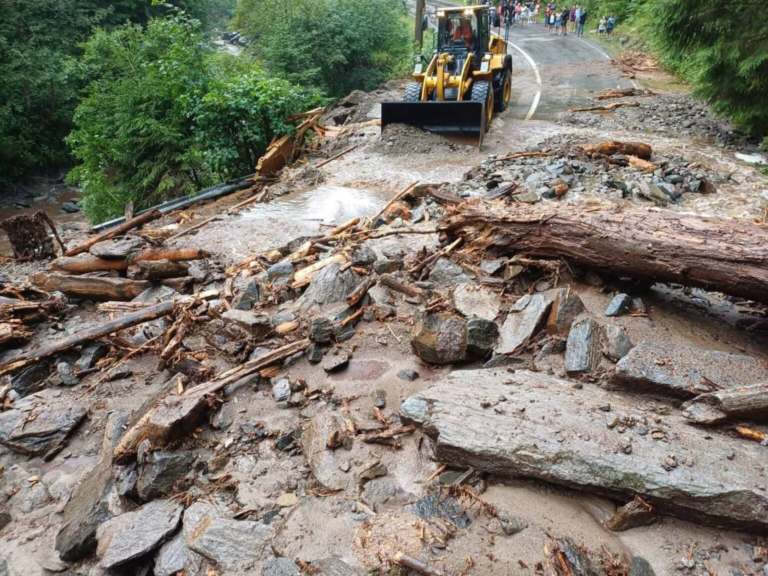 Viitură puternică pe Transfăgărășan 