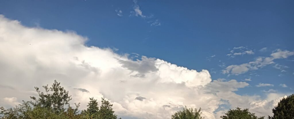 Vremea se încălzește ușor: Temperaturi de până la 26°C în sudul țării, averse slabe