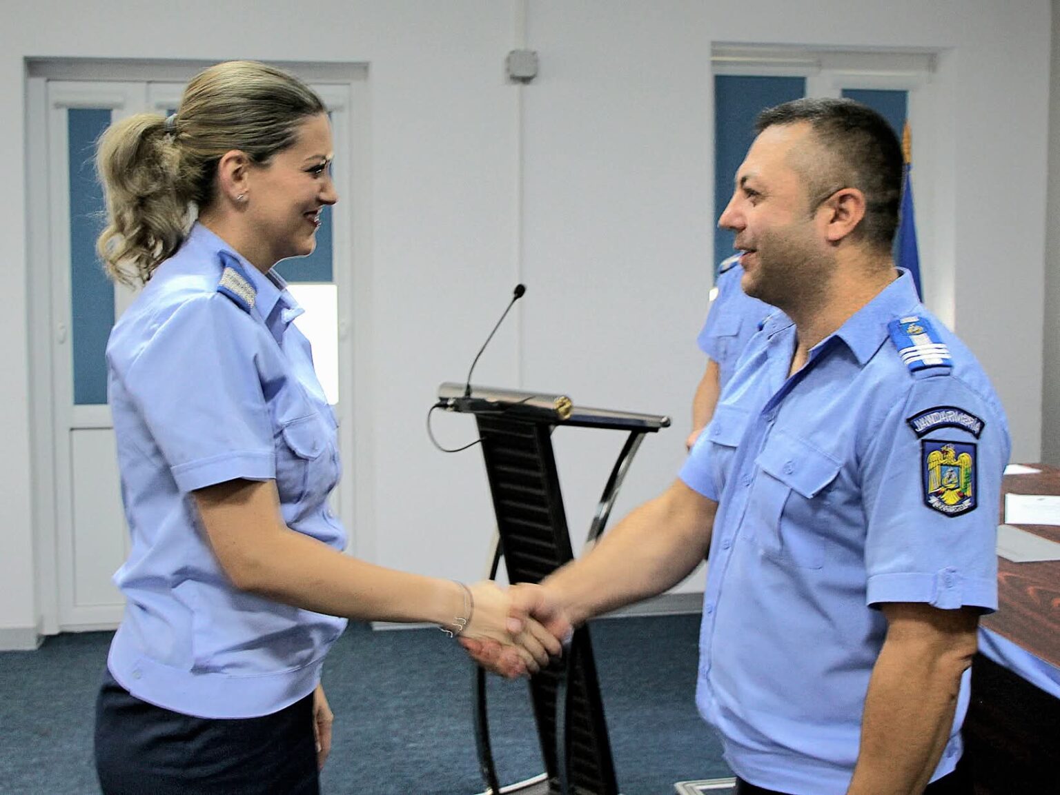 46 de jandarmi dâmbovițeni avansați în grad, în cadrul unei ceremonii festive