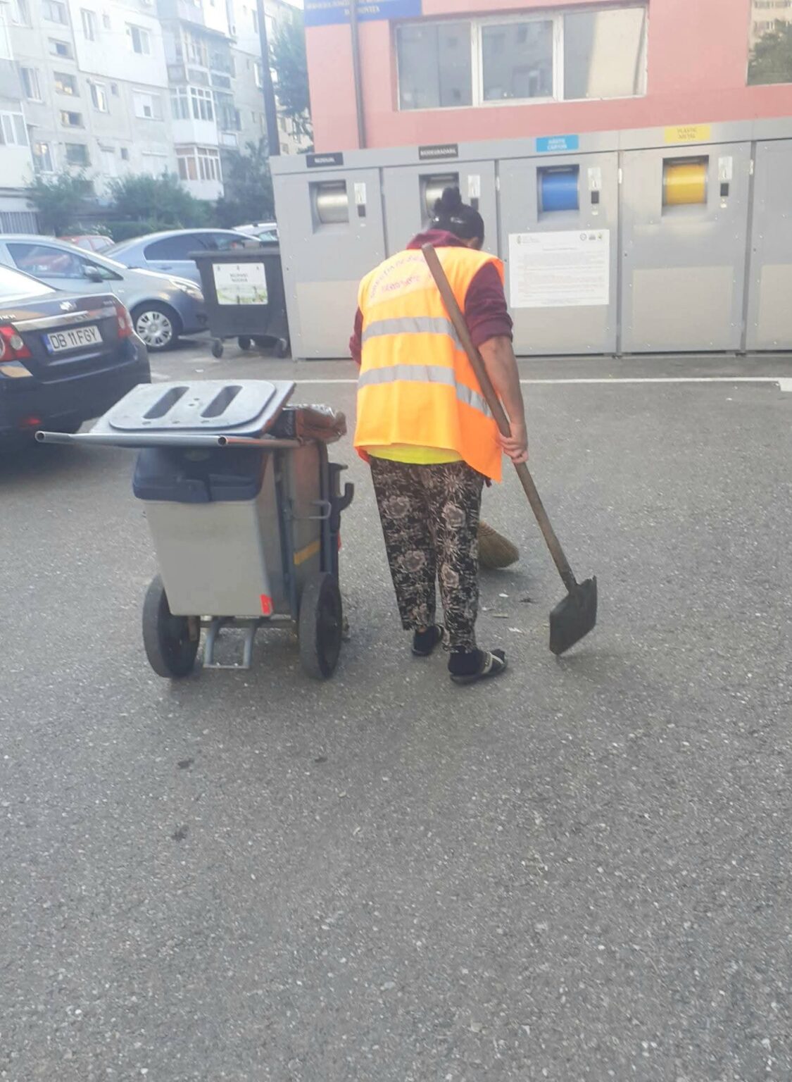 Angajații Direcției de Salubritate , apreciați public de primarul Târgoviștei