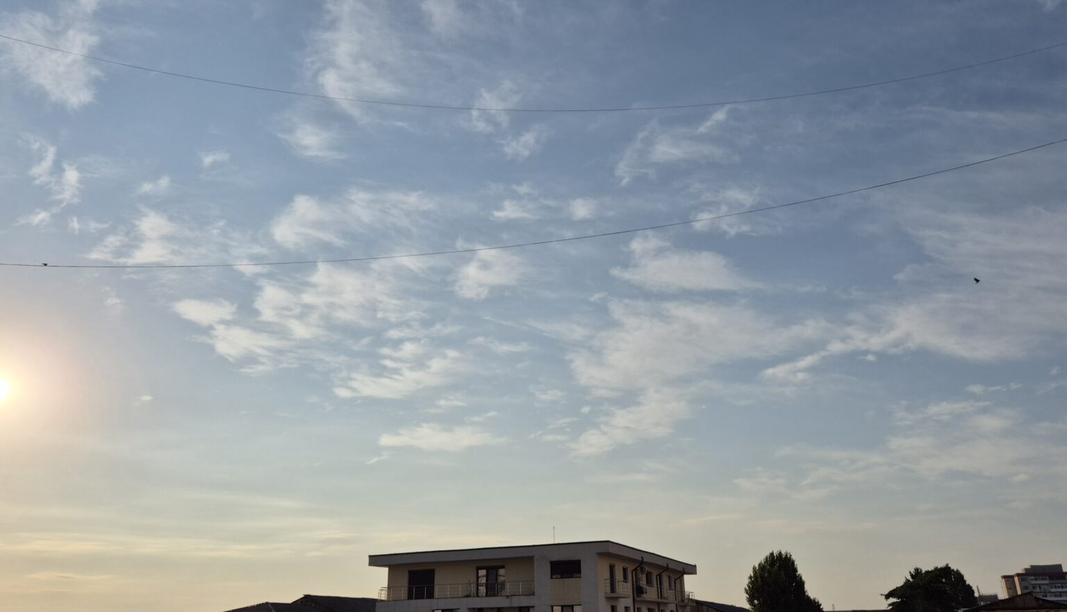 Atenție,  vremea se schimbă radical averse și furtuni locale 