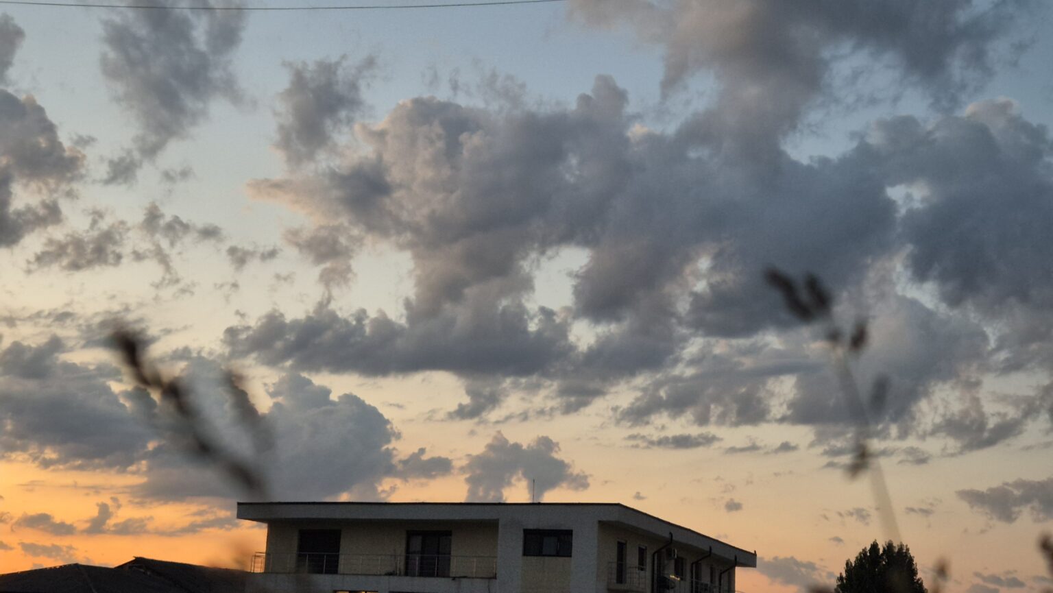 Avertizare meteo: ploi torențiale, vijelii și grindină, astăzi, 17 august