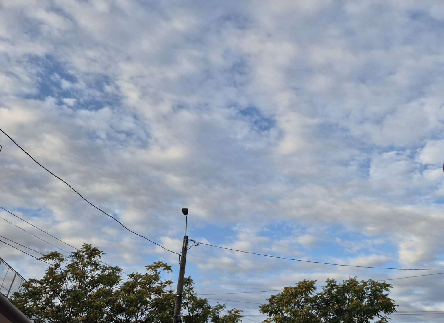 Dimineață rece în Dâmbovița, dar ziua aduce temperaturi plăcute de vară târzie Dimineață rece în Dâmbovița, dar ziua aduce temperaturi plăcute de vară târzie