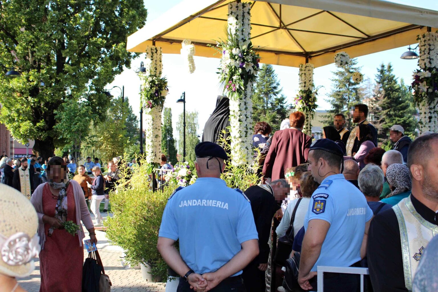 Jandarmii dâmbovițeni și Brigada Mobilă Ploiești asigură ordinea la sărbătoarea Sfântului Ierarh Nifon din Târgoviște
